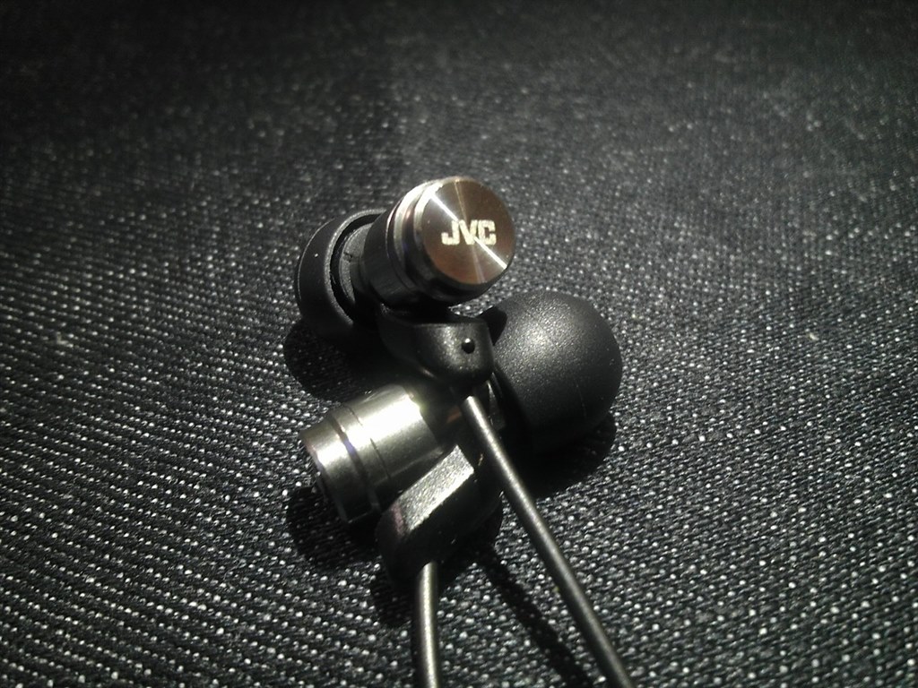 低価格なのにモニターライクなイヤホン』 JVC HA-FXD70-S [シルバー