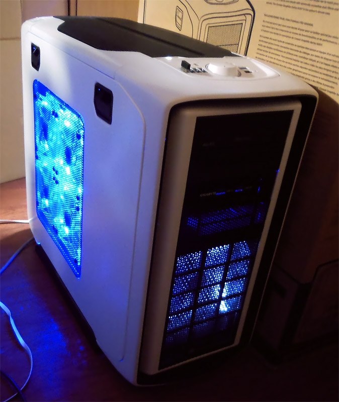 良く出来たPCケースでお薦めです。』 Corsair Graphite 600T